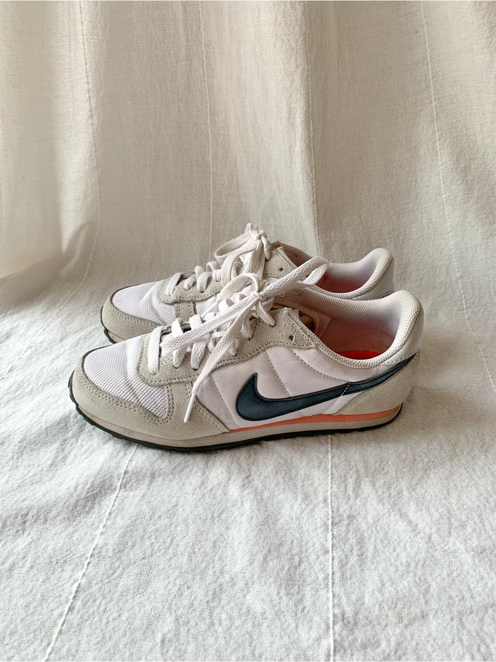 Nike Retro Sneakers Women's Size 7 - Picture 6 of 7